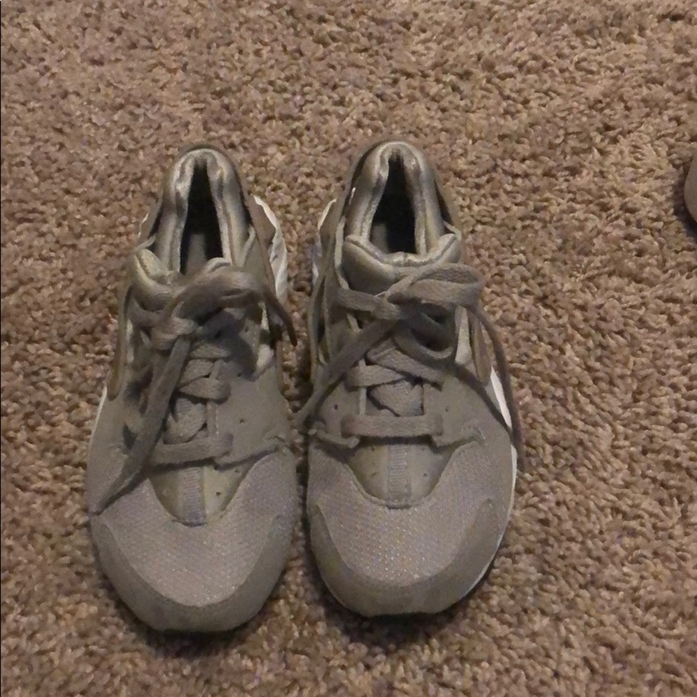 Kids Nike Huarache sneakers